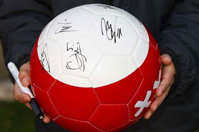 Ah, kijk! De bal is voorzien van krabbels. © Pro Shots