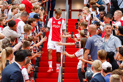 Carrizo is onwijs populair bij kleine fans. © Pro Shots