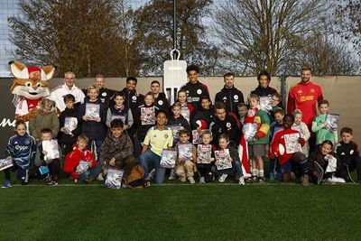 Groepsfoto met de spelers. Wat onwijs leuk! © Pro Shots
