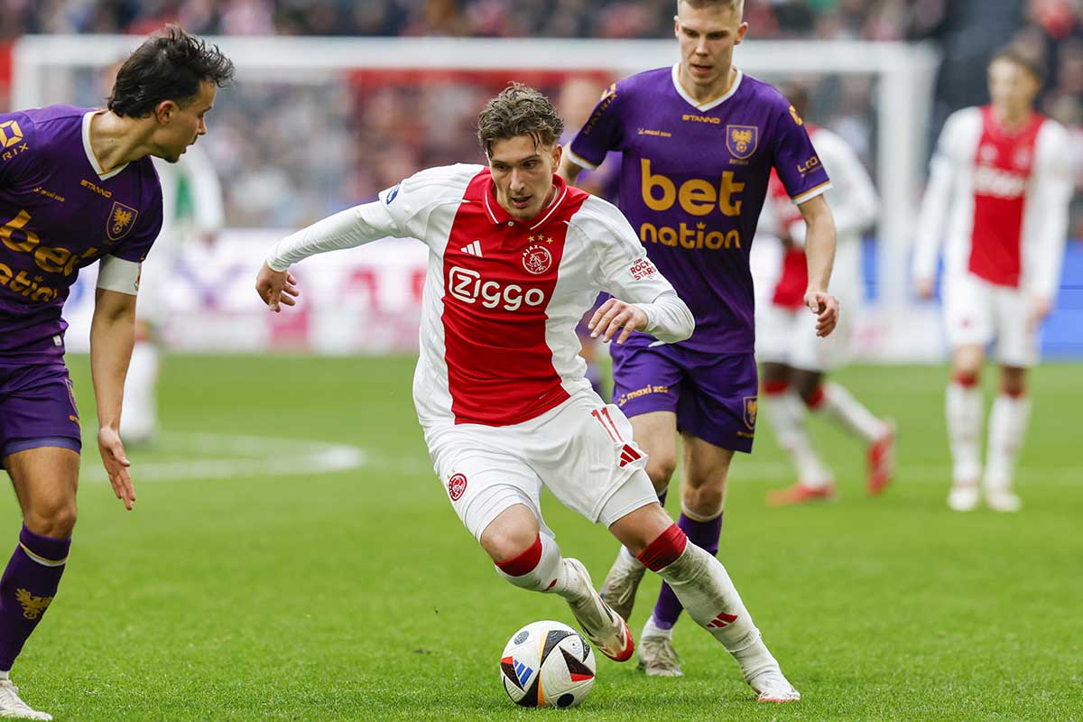 Godts blij voor Brobbey én zichzelf: ‘Toch assistje erbij!’