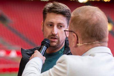 Supporter Red sloot zichzelf op in de Arena om bij de wedstrijd te kunnen zijn. © Pro Shots