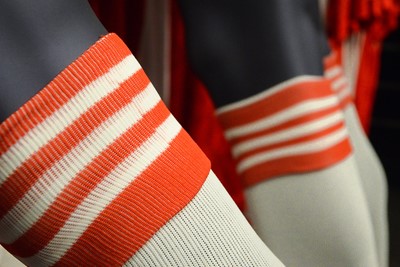 Op de sokken staan ‘gewoon’ rode Adidasstrepen. © Ajax Life