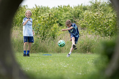 Precies, daar moet de bal dus doorheen. © Pro Shots