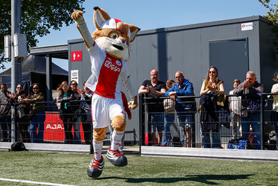 Daar is onze pluizige vriend! © Pro Shots