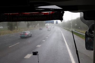 Ajax en regen. Dat is zelden een leuke combinatie. © De Brouwer