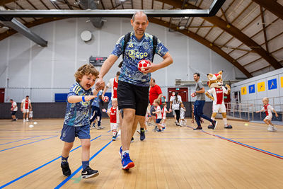 Voetjebal met Lucky natuurlijk! © Pro Shots