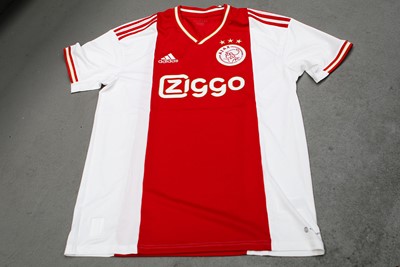Het nieuwe shirt voor 2022/2023. © Ajax Life