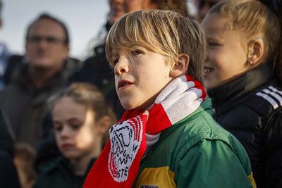 Hij luistert aandachtig naar de verhalen van Heini. © Pro Shots