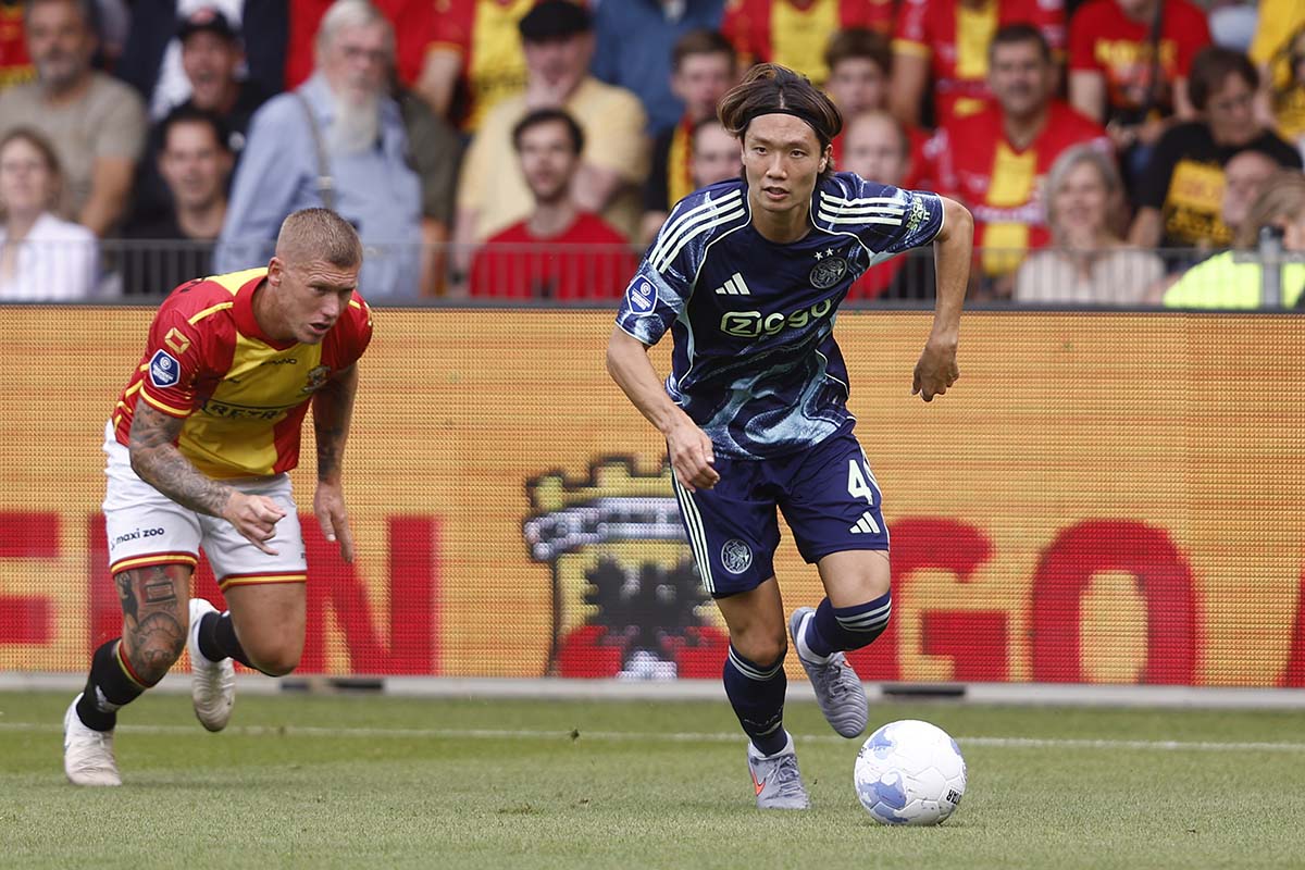 Slordig Ajax deelt punten met Go Ahead Eagles na doelpuntrijk duel