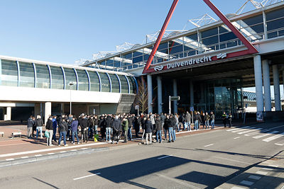 We verzamelen zoals we vaker doen. Dit keer bij station Duivendrecht. © De Brouwer