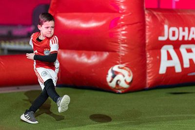 Op een slof en een oude voetbalschoen! © Pro Shots