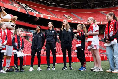 Nog een paar laatste vragen. © Pro Shots