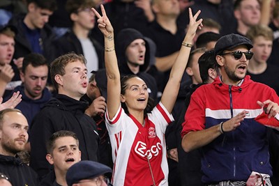 We zien dat Ajax zichzelf weer kleur op de wangen speelt. © De Brouwer